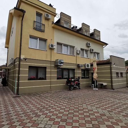 Hotel Vila Sunce Stara Pazova Luaran gambar