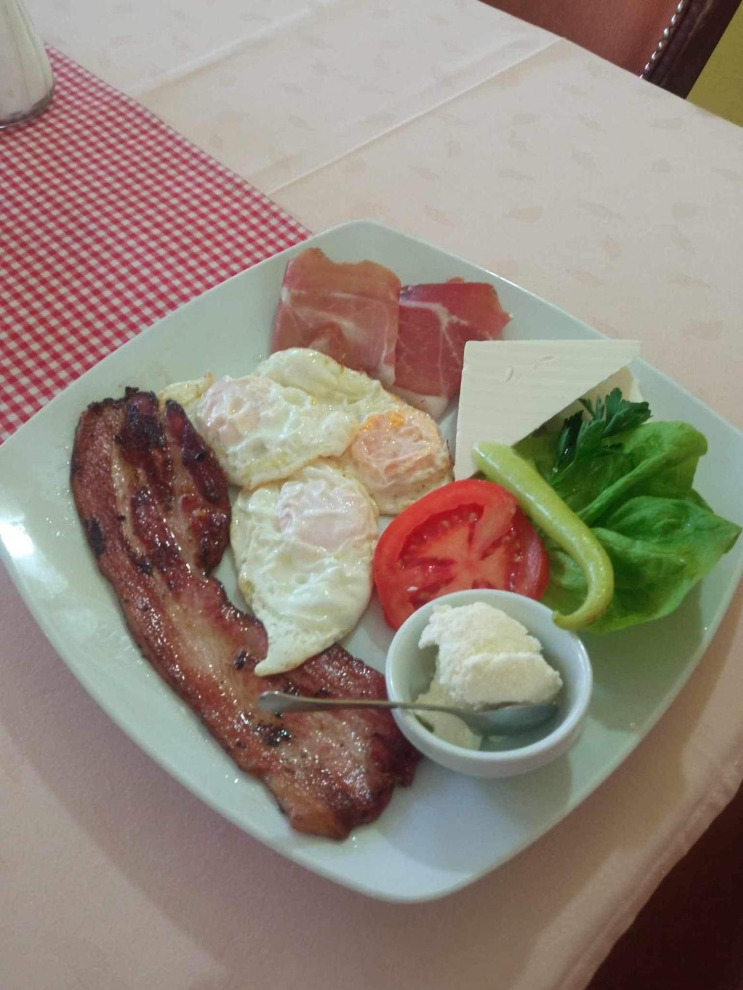 Hotel Vila Sunce Stara Pazova Luaran gambar