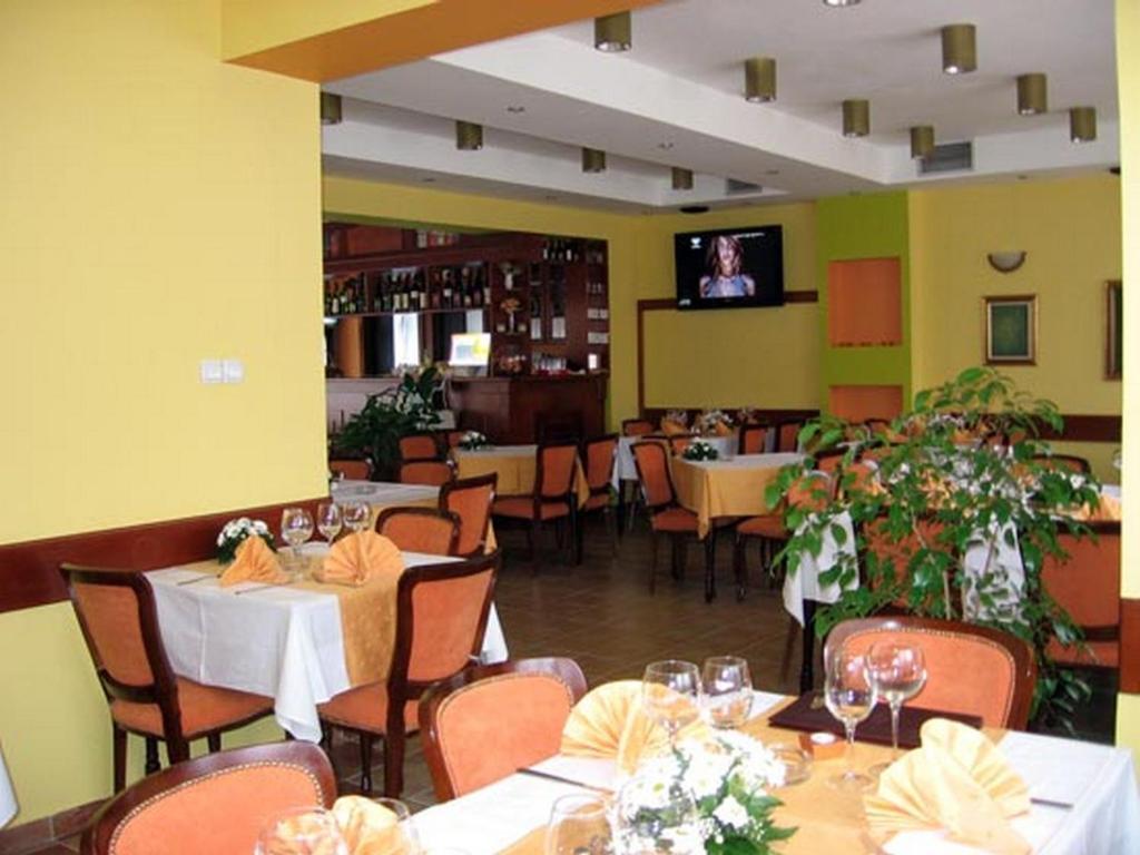 Hotel Vila Sunce Stara Pazova Luaran gambar