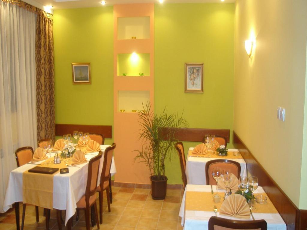 Hotel Vila Sunce Stara Pazova Luaran gambar