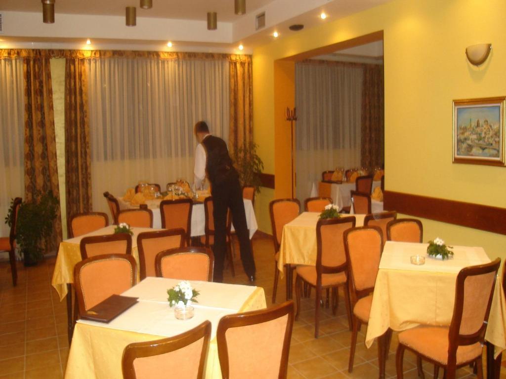 Hotel Vila Sunce Stara Pazova Luaran gambar
