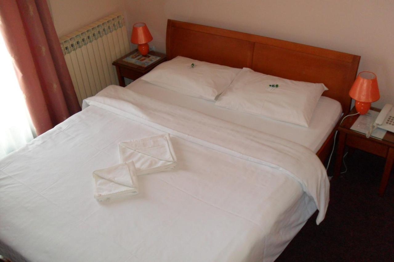 Hotel Vila Sunce Stara Pazova Bilik gambar